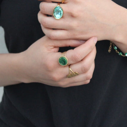 Anillo Piedra Verde Grande Chapa 18k Aju